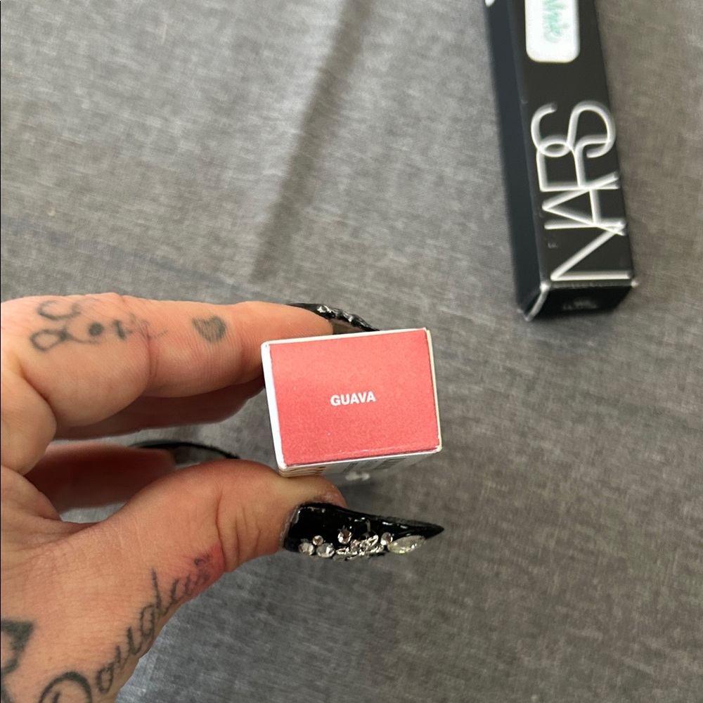 Smashbox and NARS shadow sticks 🆕 - Picture 2 of 3